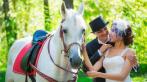 Романтическая прогулка верхом на лошадях для двоих или четверых от 1152 руб. Скидка до 68%...