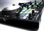 На двухчасовое занятие в школе диджеев за профессиональным DJ-пультом. Миксуй любимые треки!