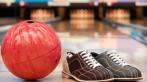 Оторвись! 2 или 4 часа игры в боулинг в стильном центре Гараж-Сити.