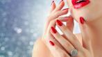 Маникюр и педикюр, массаж рук и стоп, покрытие лаком или Shellac в салоне красоты 