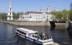Прогулки на теплоходе по рекам и каналам Петербурга для одного, двоих или четверых от «Корабелкина»! Дневные и вечерние (во время развода мостов) экскурсии от 212 р.!