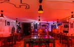 Скидка 50% на всё меню и напитки в джаз-бара Police Station Bar на Невском. Фирменные бургеры, крафтовое пенное и отменный джаз