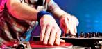 На курс диджеинга, уроки в диджей-школе MixMaster, практику на вечеринках и многое другое!