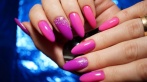 Скидки до 63% на ногтевой сервис в салоне «Марафет» 680 р. за аппаратный маникюр + Shellac, 600 р. за экспресс-педикюр + Shellac и многое другое