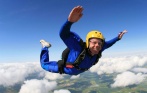 Самостоятельный прыжок с парашютом с высоты 800 м.! Скидка 58% от школы «Первопрыг». Получите огромный заряд позитива!